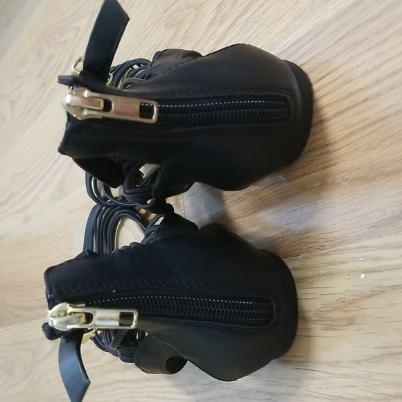 SODA Strappy Sandals Black Zip Up Back Buckle Ankle NWOT Womens 6 - Picture 4 of 9